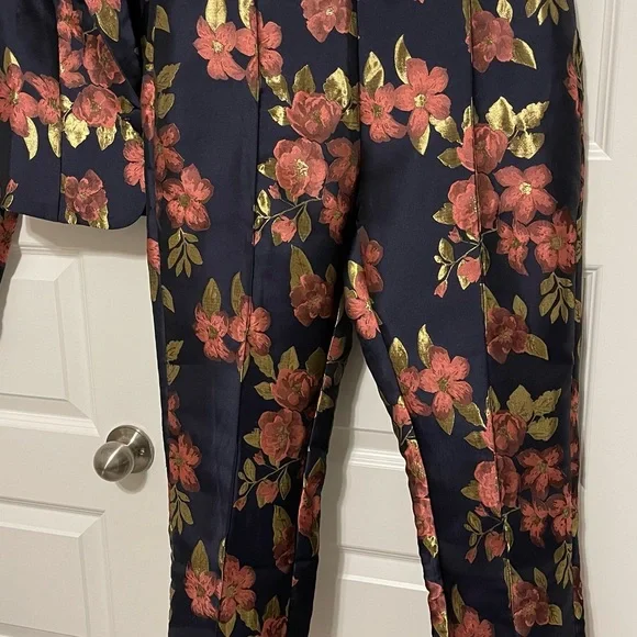 NWT Women’s Pantsuit, Jacket Size XS, Pants Size Small - Picture 4 of 4